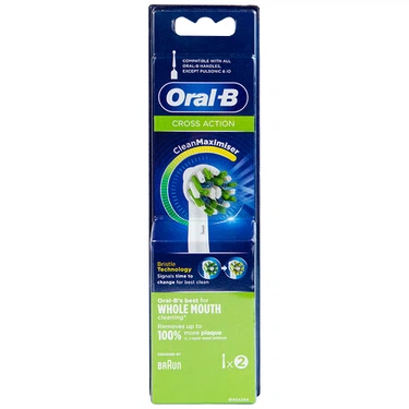 Sản phẩm với thiết kế đầu lông mềm mại, giúp làm sạch hiệu quả mảng bám trên răng mà không ảnh hưởng và làm trầy xước đầu chải răng Oral-B CrossAction EB 50-2 hộp 2 cái